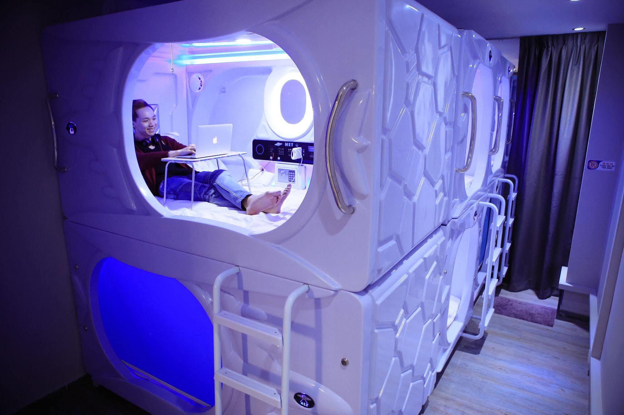 Met A Space Pod @ Boat Quay Khách sạn nang 2*
